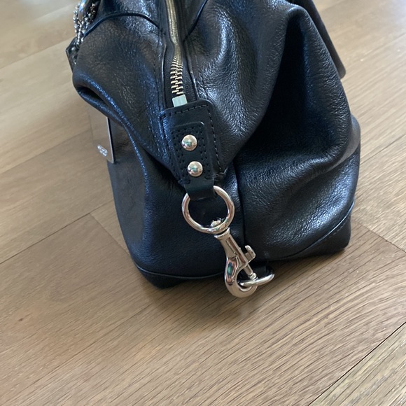 Black leather coach bag with removable top shoulder strap. - Picture 7 of 9